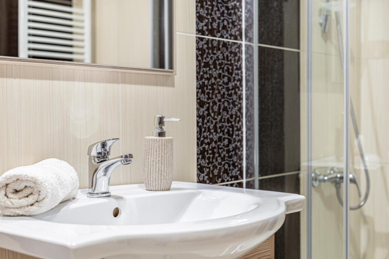 Ari Blue Apartment Ared In Kaufland Complex Arad Ngoại thất bức ảnh